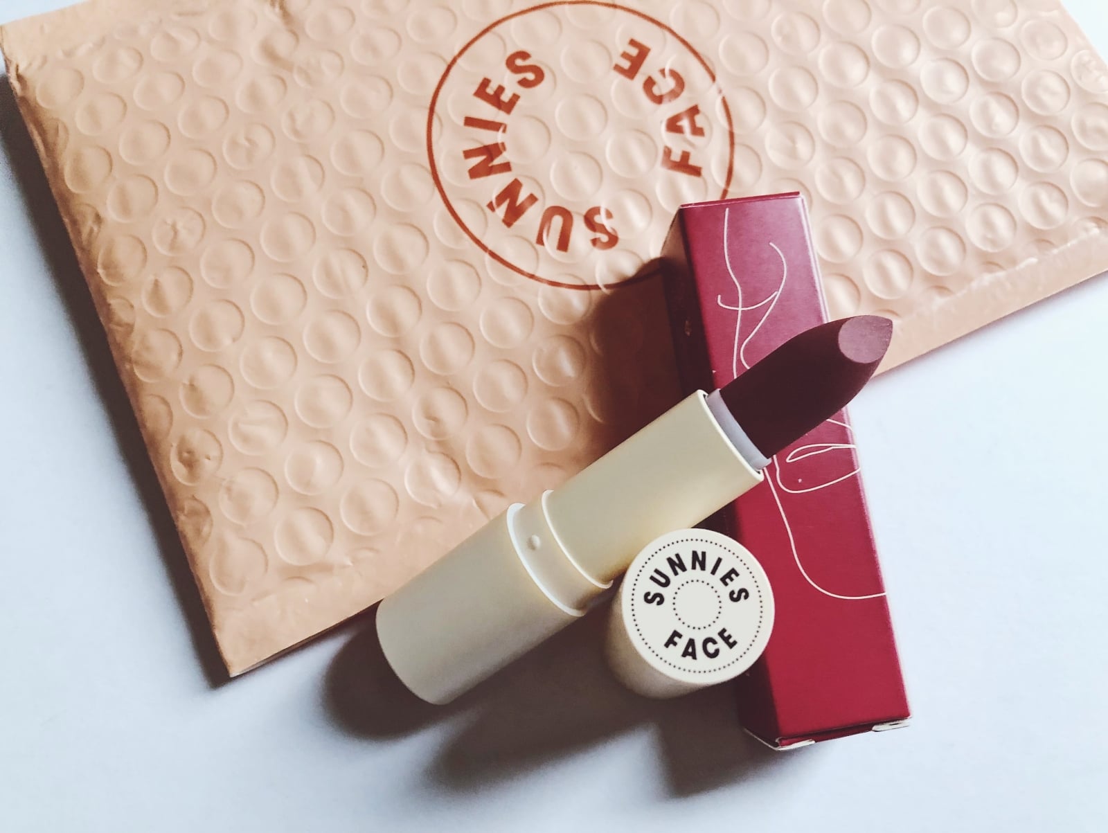 Sunnies Face Fluffmatte Lipstick in 143 Review | Marianne of the World